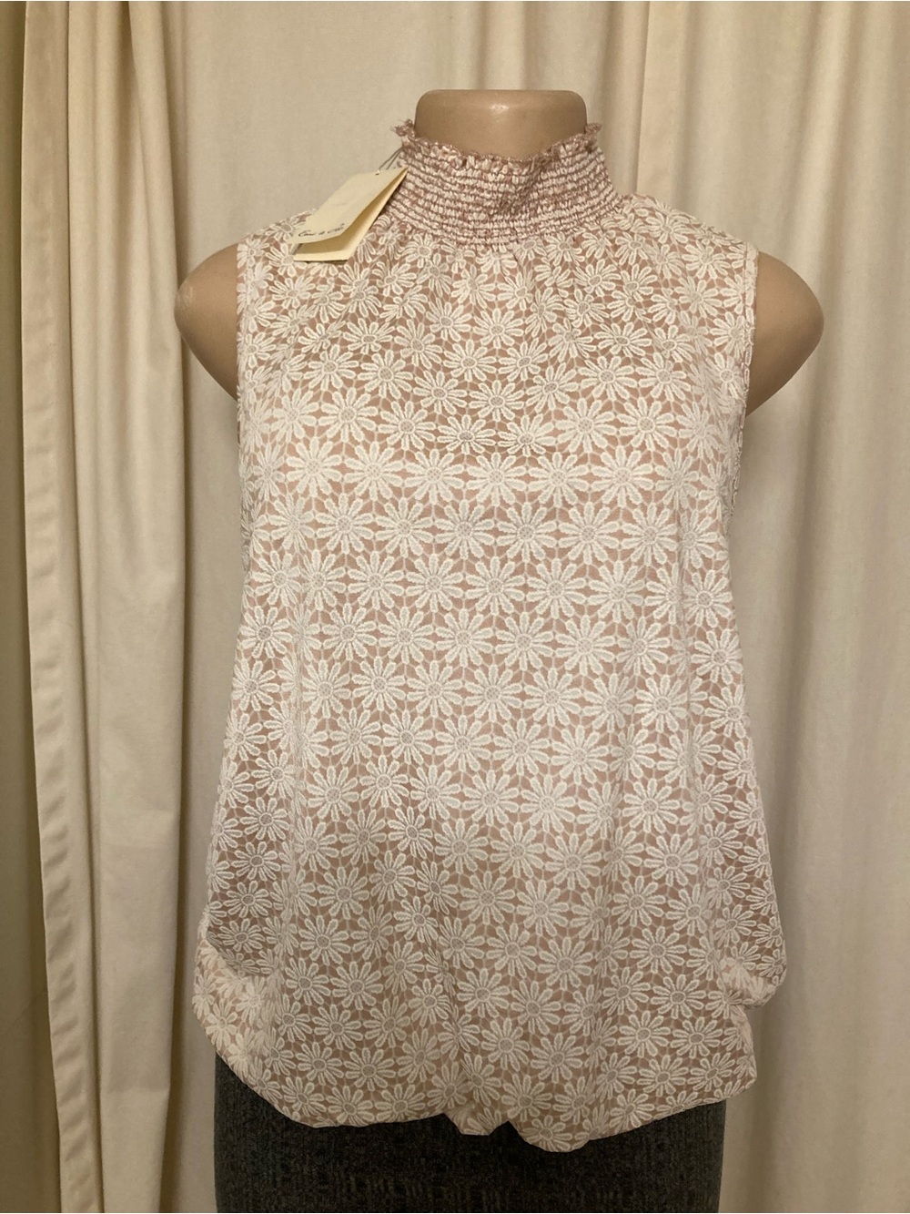 Sleeveless Pink Daisy Lace Smocked Neck Blouse